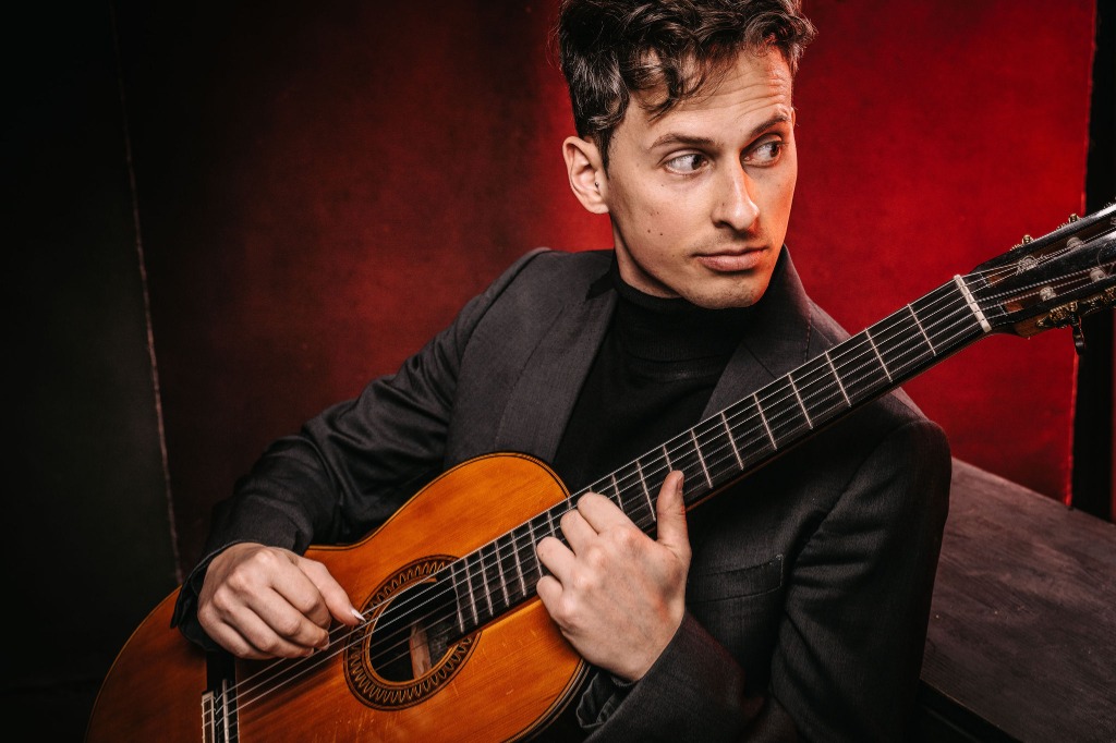 Lucas Campara Diniz portrait with guitar